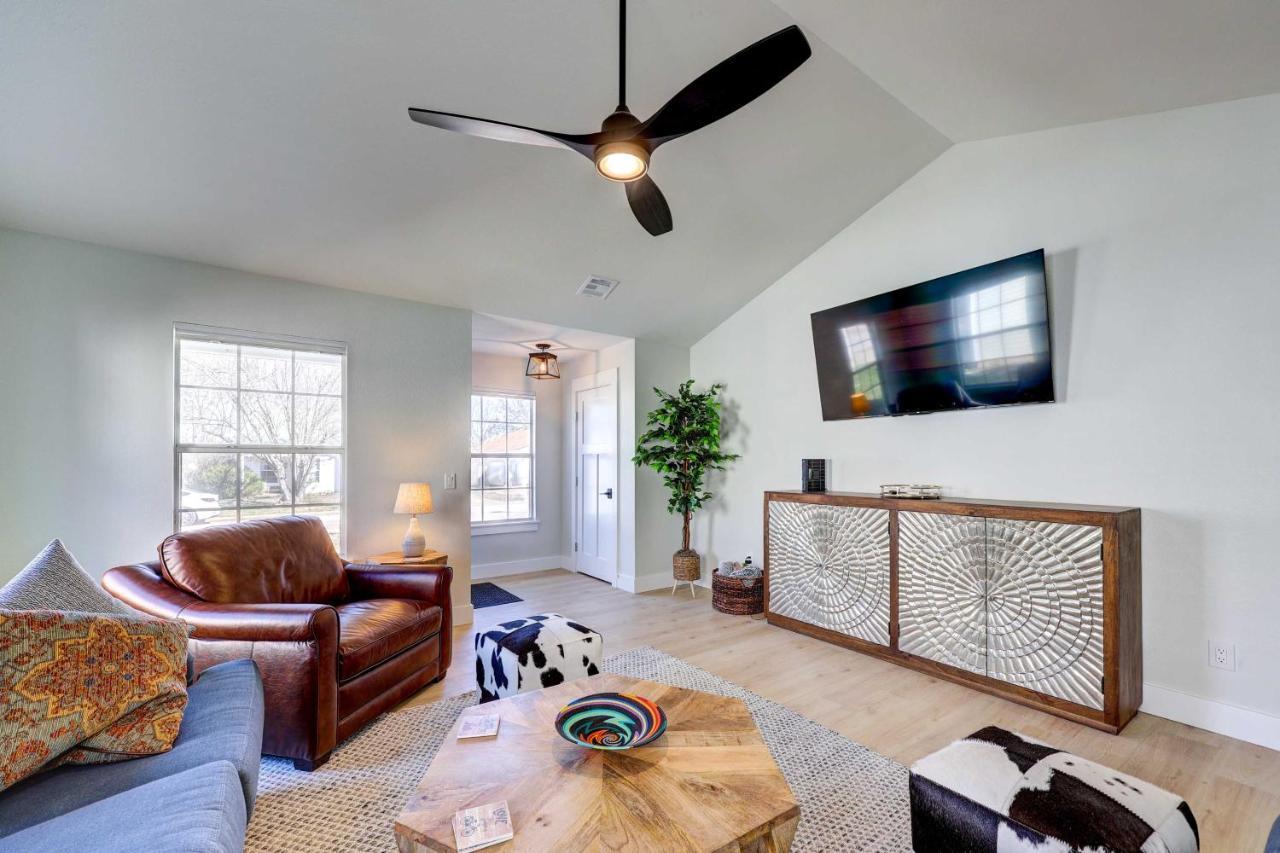 Chic Bentonville Home With Patio And Fire Pit! 외부 사진