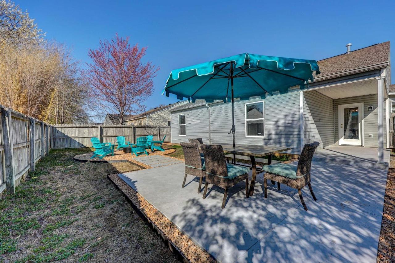 Chic Bentonville Home With Patio And Fire Pit! 외부 사진